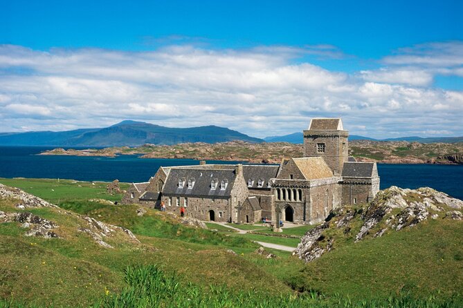 4 Day Mull, Iona and Staffa Puffin Experience from Edinburgh - Day 3: Iona’s abbey, chapels, and village lanes