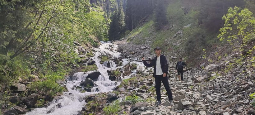 Almaty: Falconry show and Big Almaty Gorge - Guide quality can shape the day