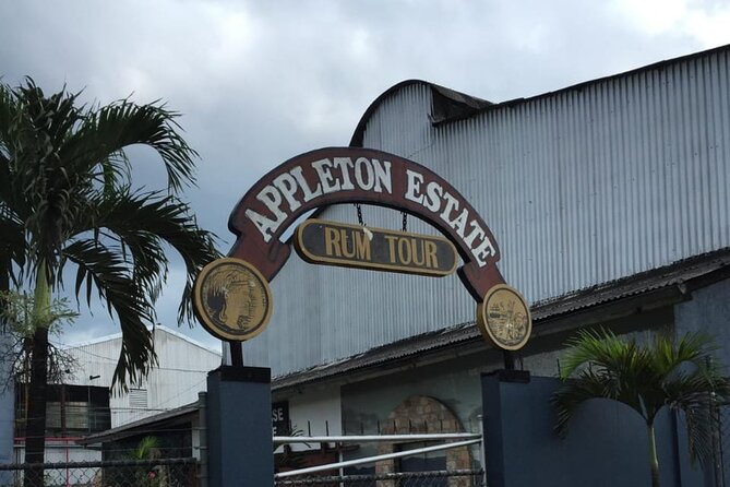 Appleton Rum Tour and Floyd’s Pelican Bar from Montego Bay Hotels and Villas - A small boat ride to Floyd’s Pelican Bar