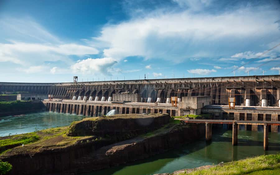 Brazilian Falls, Bird Park and Itaipu Dam - Two hours among Brazils birds