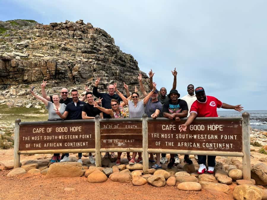 Cape Town: Table MT, Cape Point & Penguins Instagram Tour - Simons Town Lunch Stop