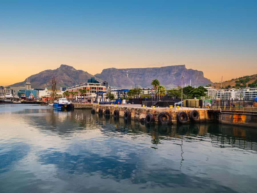 Cape Town Tour: Table Mountain, Penguins & Cape Point+Pickup - Simon’s Town gives you time to eat