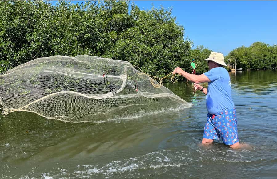 Cartagena Fishing, Crabbing, Birdwatching Experience + Lunch - A canoe through the mangrove tunnels