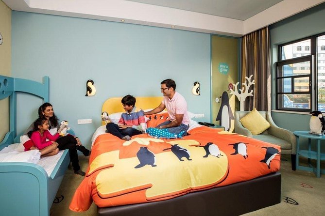 E-Ticket: Zhuhai Chimelong Ocean Kingdom, Circus & Penguin Hotel 1-night Coupon - The Penguin Pavilion and its cold-weather residents