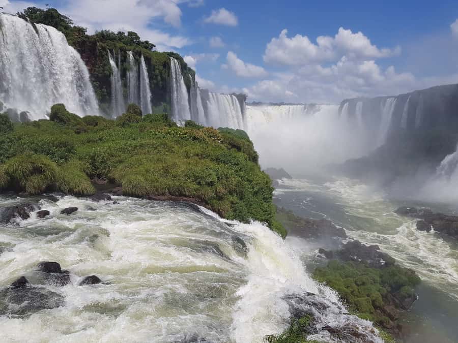 From Foz do Iguaçu: Brazilian Falls and Bird Park Tour - The Brazilian trail is short enough to enjoy, not too easy to ignore