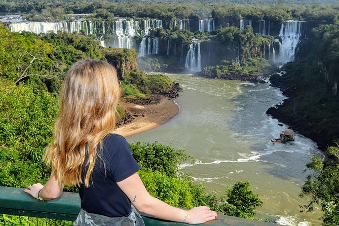 Iguassu Falls Brazilian Side: Macuco Safari, Helicopter Flight and Bird Park - Bird Park, a gentler stop beside the falls