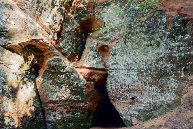 Khor Virap, Noravank & Birds' Cave Day Trip with Wine Tasting - Noravank among Armenia’s red cliffs