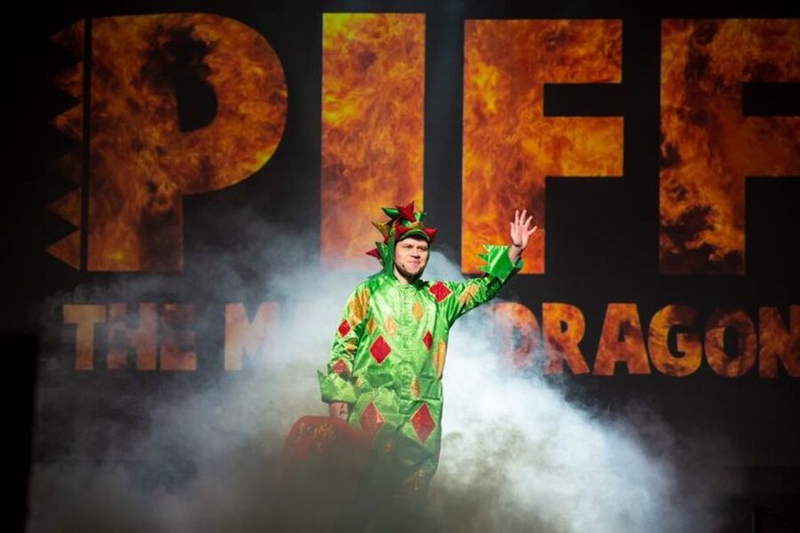 Las Vegas: Piff the Magic Dragon Show at the Flamingo - What the 75-minute performance includes