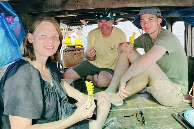 Mekong 2-Day Tour Floating Market-Bird Sanctuary-Flower Village - The long run to Sa Dec Flower Village