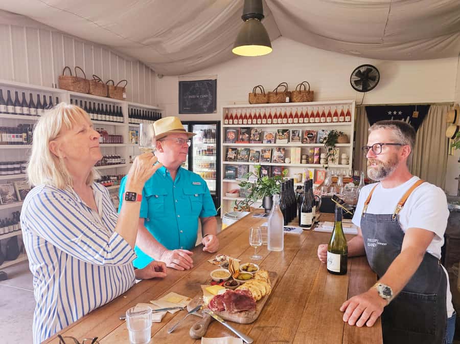 Melbourne: Boutique Phillip Island Wine, Dine & Penguin Tour - San Remo, the gateway to the island