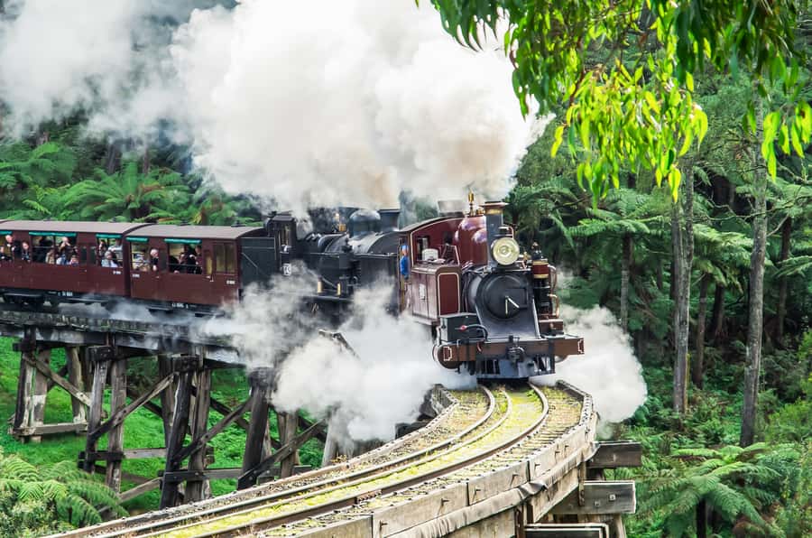 Melbourne: Puffing Billy & Healesville Sanctuary Scenic Tour - Chocolate, ice cream, and Yarra Valley views