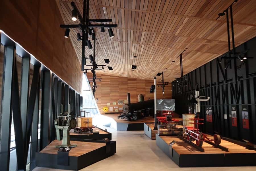 Melbourne: Puffing Billy Railway & Rainforest Tour - Lakeside Visitor Centre: a quieter second act