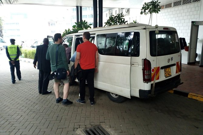 Nairobi park, steamark birds, Girraffe center & bomas - Meeting Rothschild giraffes at the Giraffe Centre