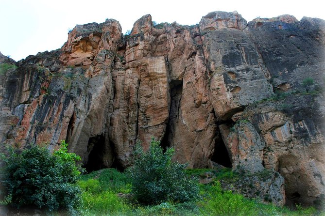 Private tour to Khor Virap, Noravank, ancient Birds-Cave, Hin Areni wine factory - Why this southern Armenia day trip works