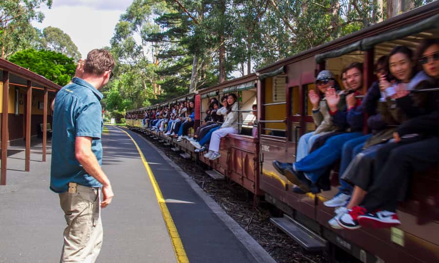 Puffing Billy, Forest Trails & Yarra Valley Discovery Tour - Warburton offers a slower country break