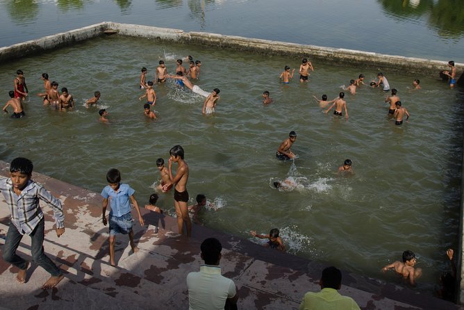Sambhar Tour - temples, salt lake, bird watching, heritage walk - Walking through the small town of Sambhar
