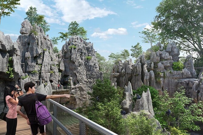 Singapore 3 Park Explorer Pass: Zoo, River Wonders, Bird Paradise - Choosing between Singapore Zoo and Rainforest Wild Asia