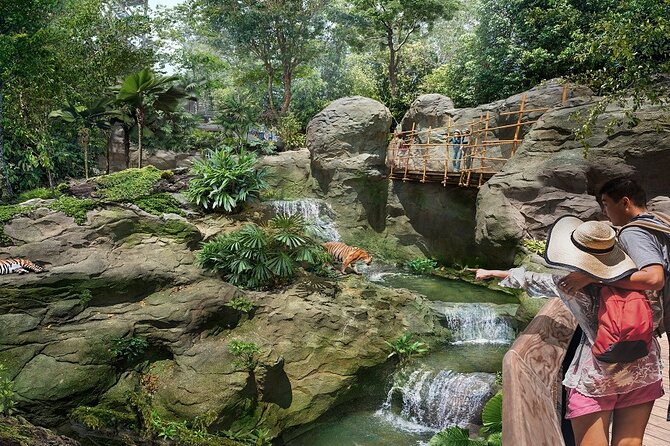 Singapore 3 Park Explorer Pass: Zoo, River Wonders, Bird Paradise - River Wonders is the practical middle stop