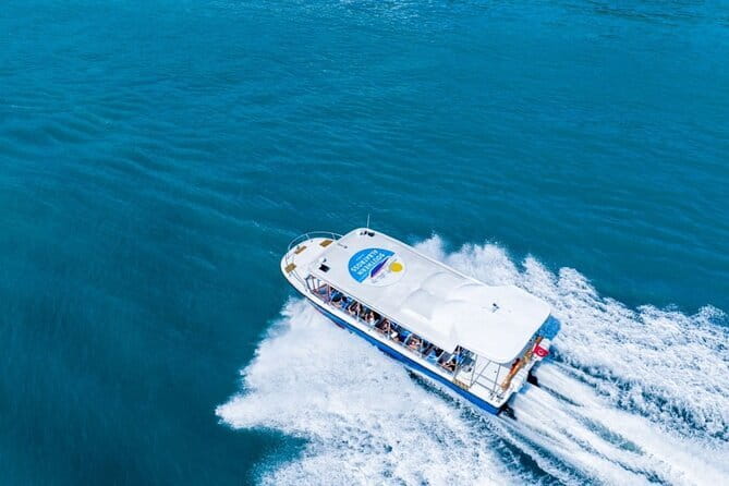 Singapore - Albatross Speedboat Adventures Cruising in Sentosa - Lazarus Island and its C-shaped beach