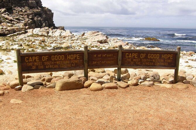 Table Mountain, Cape Point & Penguin Beach ENTRANCE INCLUDED - Table Mountain and the rotating cable car