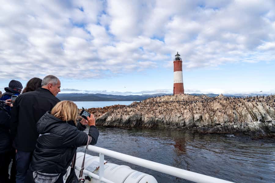 USHUAIA | Navigation: Sea Lions, Birds and Lighthouse - The return trip and the best mountain views